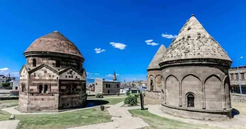 Erzurum Üç Kümbetler Taksi ile Ziyaret